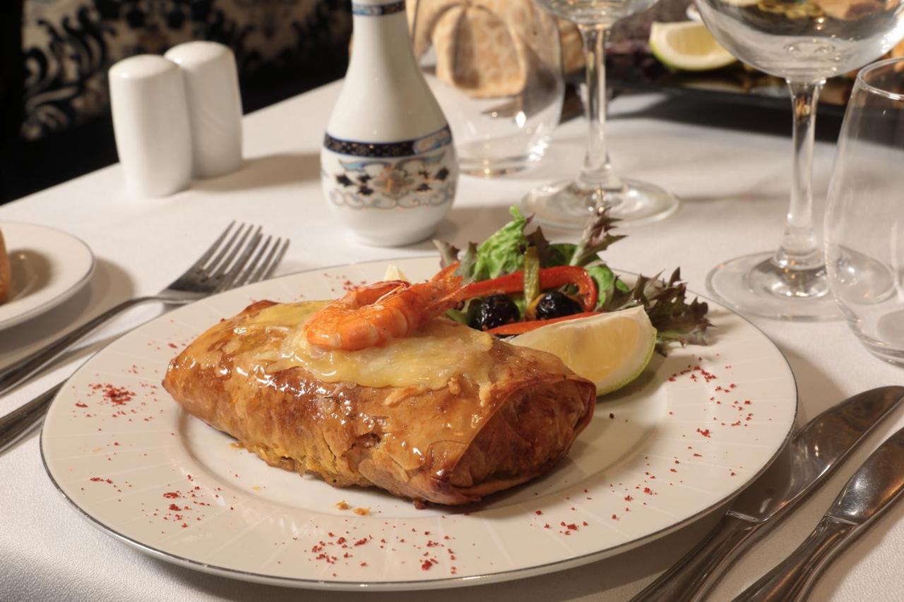 Le Palace D'Anfa Casablanca Exterior foto A prepared chicken cordon bleu