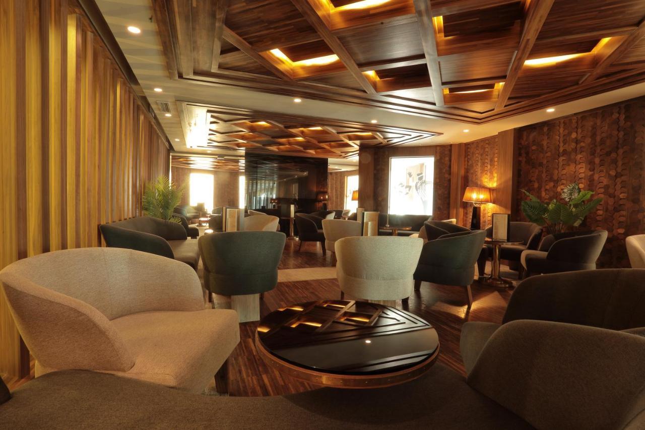 Le Palace D'Anfa Casablanca Exterior foto The lounge at the airport